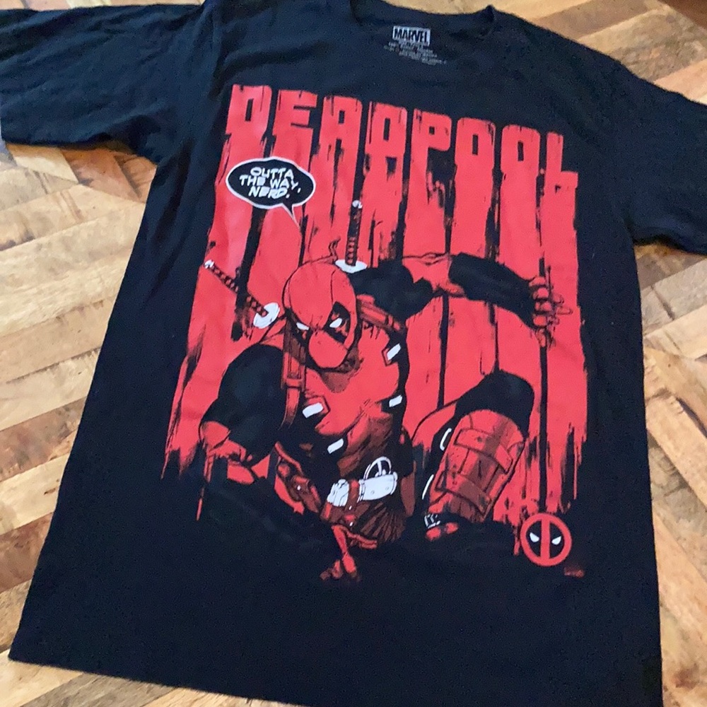 Marvel Deadpool tee.  Men’s small